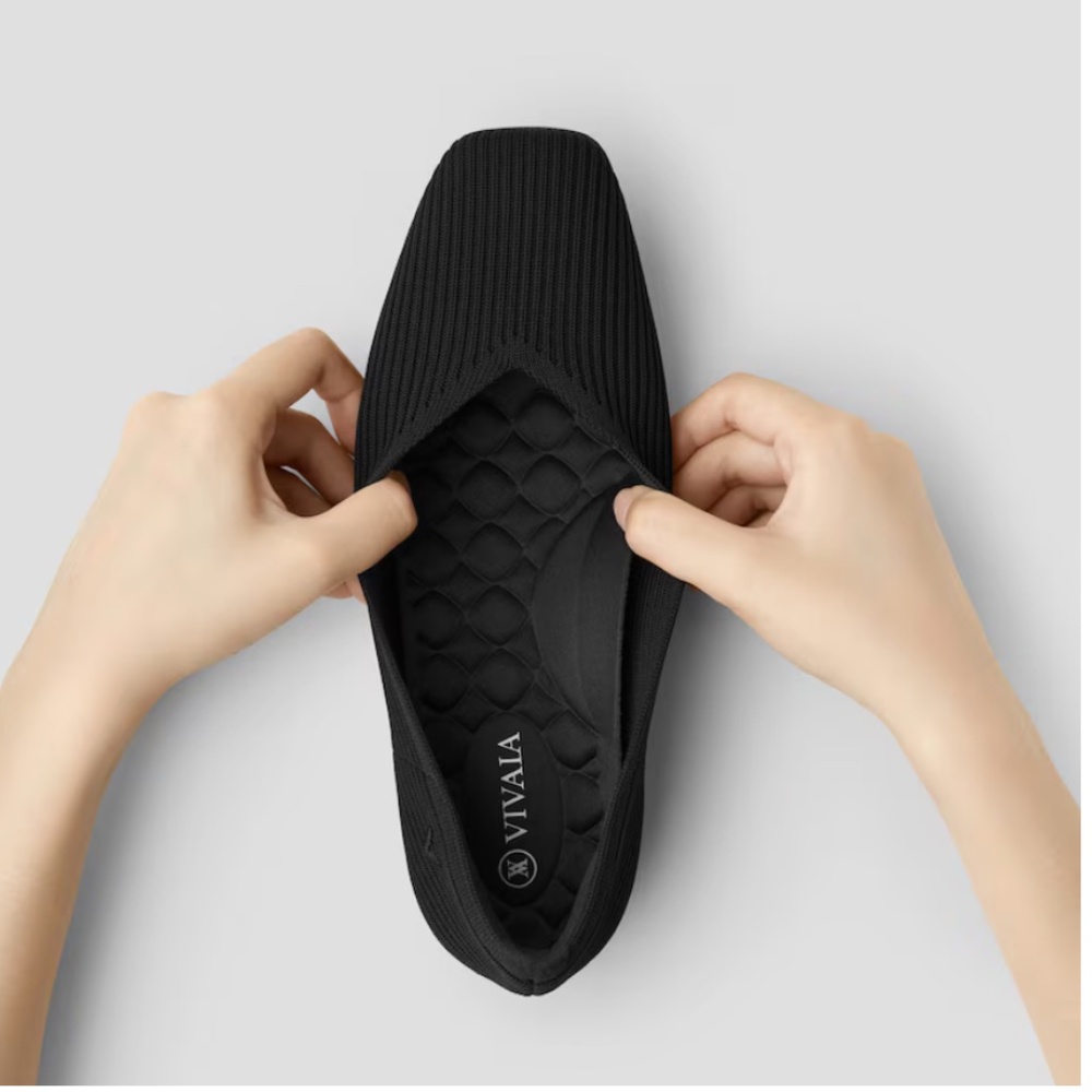 VIVAIA -Margot Walker Lightweight Square-Toe V-Cut Flats – Size 39 – Black